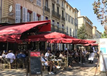 Les terrasses des cafés à Aix comme partout dans la région s'apprêtent à faire la fête le 1er juillet (Crédit LL)