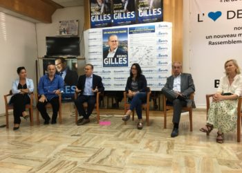Bruno Gilles au milieu de ses candidats encore en lice au second tour des municipales (Crédit RM)