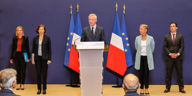 Le ministre de l'économie Bruno Lemaire a présenté mardi 9 juin un plan de soutien à l'industrie aéronautique de 15 milliards d'euros