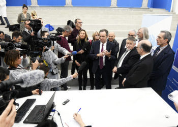 renaud Muselier à l'IHU aux côtés de Didier Raoult le 2 mars dernier (Crédit Twitter Renaud Muselier)