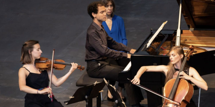Trio Aralia - Soirée des Ensembles en Résidence au Parc du Château de Florans. © Christophe Grémiot