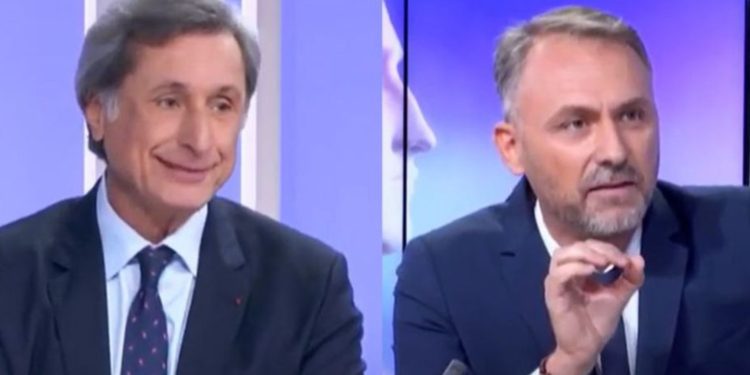 Patrick de Carolis, a pris une avance de 890 voix (26,41 %) au premier tour sur son rival communiste, Nicolas Koukas (21,16%).