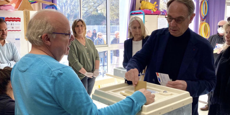 Yvon Berland vote lors du second tour des municipales dimanche 28 juin 2020 (Crédit Twitter @YvonBerland)