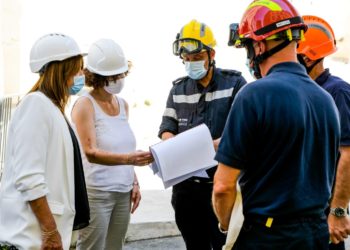 Michelle Rubirola et Emmanuelle Wargon avec les sapeurs-pompiers de Marseille, 30 juillet 2020 (crédit : @EmmWargon)