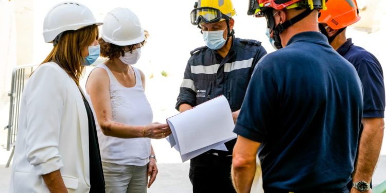 Michelle Rubirola et Emmanuelle Wargon avec les sapeurs-pompiers de Marseille, 30 juillet 2020 (crédit : @EmmWargon)