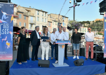 Renaud Muselier à Cassis pour lancer la première Fête des terrasses (Crédit Claude Almodovar).