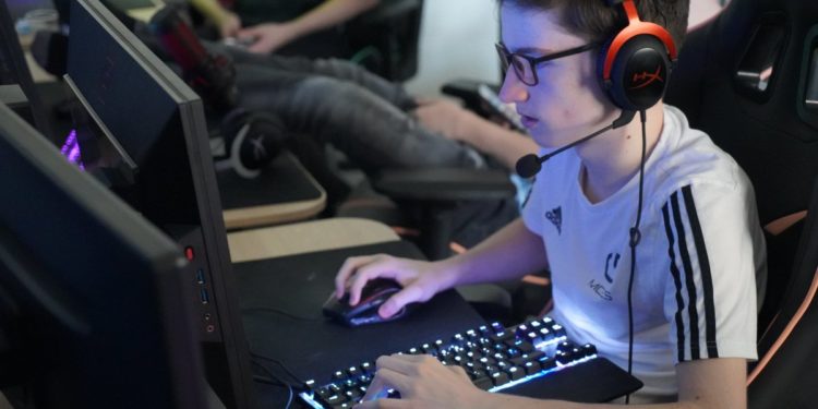 Andilex, 17 ans, a remporté le titre de champion d'Europe sur Fortnite Duo pour MCES (Crédit DR)