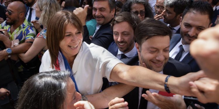 Le bain de foule de Michèle Rubirola après sa victoire (Crédit Le Printemps Marseillais)