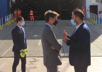 Gabriel Attal (à gauche) en dicussion avec l'adjint à la sécurité de la ville de Marseille Yannick Ohanessian (Crédit Mathieu Marais/Gomet').