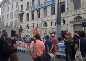 Rassemblement de soutien à l'offre de reprise de La Marseillaise par Maritima Médias jeudi 14 août devant le siège du journal (Crédit Soibaha Moussa).