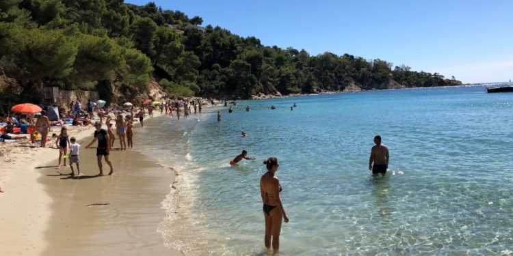 Plage du Var près du Lavandou (crédit Gomet'/JFE)