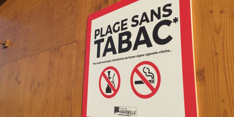 Plage sans tabac au Prado à Marseille (Crédit Gomet'/JFE)