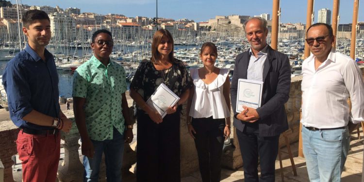Sébastien Barles avec les trois représentants marseillais de la Convention citoyenne pour le climat, la maire de Marseille, Michèle Rubirola et l'adjoint Théo Challande Névoret (Crédit @sebbarles).