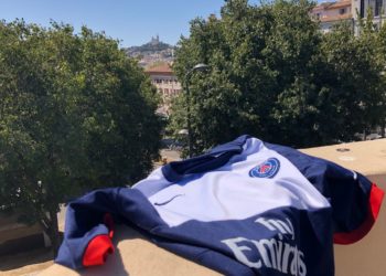 Le maillot du PSG, pas forcément populaire à Marseille (Crédit Gomet').