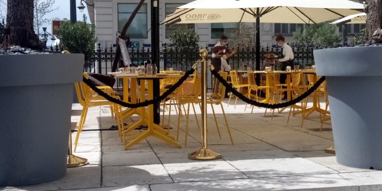 Une nouvelle terrasse sur la Canebière au pied du Palais de la Bourse (Crédit Gomet'/Soibaha Moussa)