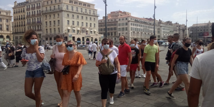 Port du masque obligatoire sur le Vieux-port (Crédits : Gomet'/SM)