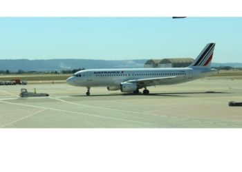 Avion Air France sur la piste de Marseille Provence (Crédit DR).