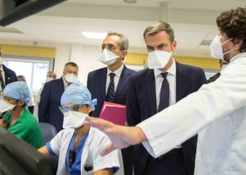 Le ministre de la Santé Olivier Véran en visite à La Timone vendredi 25 septembre (Crédit @Olivieveran).