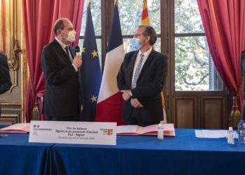 Le premier ministre Jean castex et Renaud Muselier le 24 septembre pour la signature du protocole d'accord du plan de relance (Crédit Claude Almodovar)