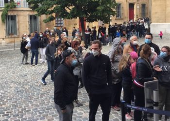 Malgré un temps d'attente rallongé pour limiter le nombre de personnes dans les salles, les familles aixoises étaient venues nombreuses le week-end du 26 septembre pour voyager au temps des pharaons. (Crédit MR).