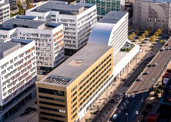 Immeubles de bureaux dans le quartier central des affaires d'Euroméditerranée à Marseille (Crédit Gomet'/JYD).