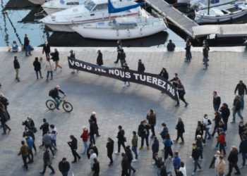 Manifestation sur le Vieux-Port jeudi 26 novembre (Crédit MG/Gomet').