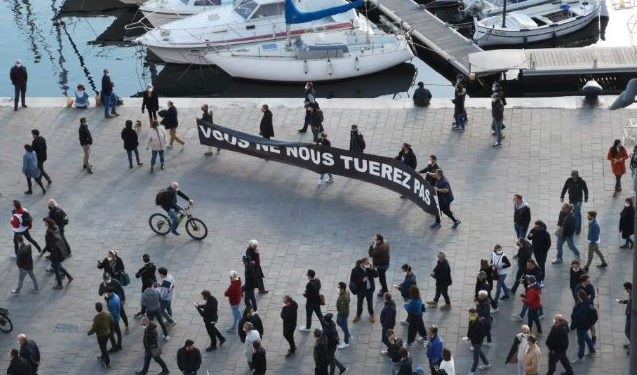 Manifestation sur le Vieux-Port jeudi 26 novembre (Crédit MG/Gomet').