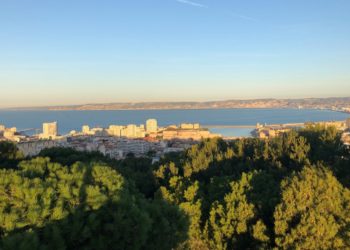 La baie Nord de Marseille vue depuis la colline de Notre-Dame (Crédit Gomet').