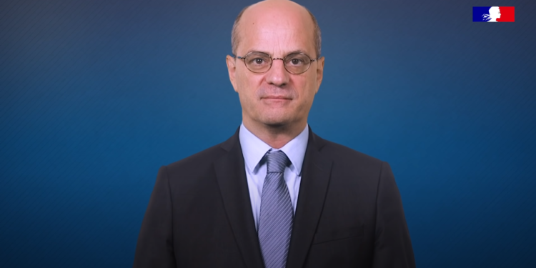 Sous la contrainte sanitaire, Blanquer assouplit les règles du bac 2021