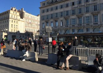 Marseille, sanctionnée notamment pour ces problèmes récurrents de transports. Ici arrêt de bus sur le Vieux-Port (Crédit Gomet').