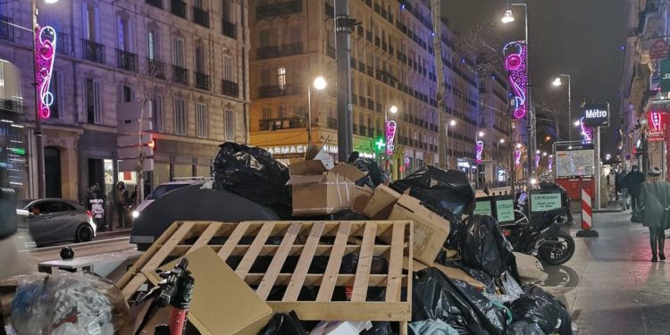 Grève des éboueurs : la Métropole mobilise des bennes de secours