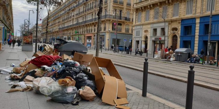 La rue de la République à Marseille le 24 décembre 2020 (Crédit Gomet'/JYD)