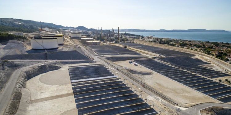 le projet Masshylia prévoit de créer de nouveaux parcs solaires pour alimenter son électrolyseur (Crédit Total)