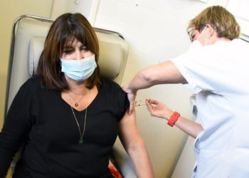 Michèle Rubirola était à l'ARS mardi 5 janvier 2021 pour se faire vacciner (Crédit @aphm_actu)