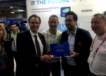 Renaud Muselier le président de la Région Sud et Mounir majoubi, l'ancien secrétaire d'Etat au numérique lors du CES de 2018 avec la start-up d'Aix Solable (Archiives Gomet'/JFE).
