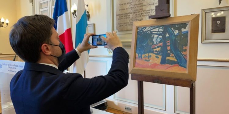 Le maire de Marseille a annoncé la restitution par la Ville d'un tableau d'André Derain à la famille de René Gimpel, résistant juif mort en déportation. (Crédit Ville de Marseille).