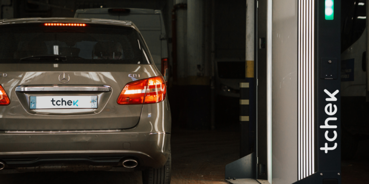 Tchek propose un portique pour scanner automatiquement les véhicules Crédit Tchek)