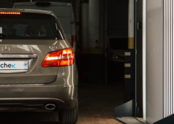 Tchek propose un portique pour scanner automatiquement les véhicules Crédit Tchek)