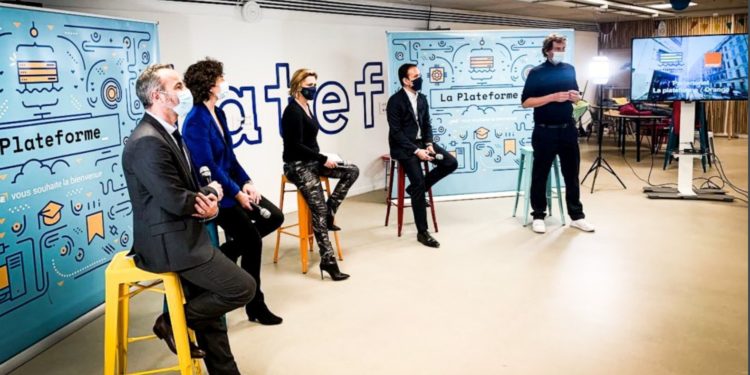 Cyril Zimmermann accueille à La Plateforme_ les ministres et dirigeants d'entreprise (crédit @cedric_o)