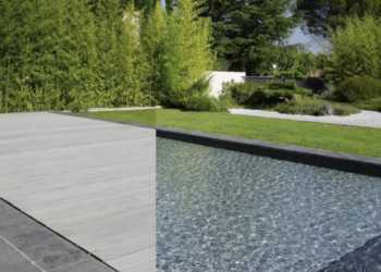 Le plancher mobile de Wi-Pool s'adapte au fond de la piscine ou la couvre entièrement (Crédit DR)