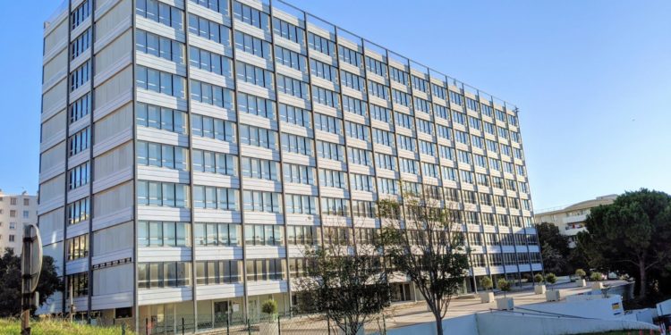 Les 11 000 mètres carrés de l'immeuble Buropolis dans les quartiers Sud de Marseille a été loué à Yes We Camp pour une occupation temporaire de 18 mois (Crédit DR)