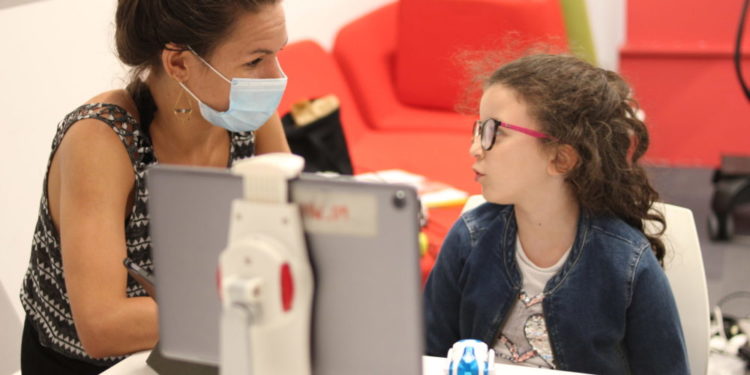 Crocos Go propose de détecter rapidement les troubles cognitifs chez l'enfant grâce à la programmation de robot et de drones (Crédit DR)