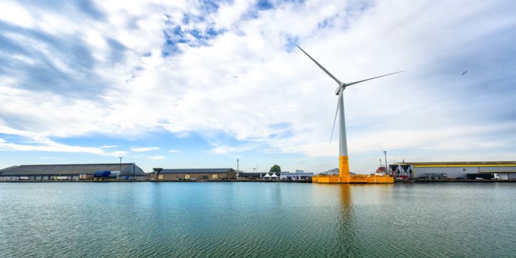 Ideol a prouvé l'efficacité de son flotteur avec l'éolienne installée au large du Croisic (Crédit Ideol)