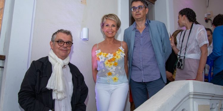 Corinne Vezzoni et ses deux associés, Pascal Laporte (à gauche) et Maxime Claude lors de l'inauguration en juin 2019 des nouveaux locaux de leur agence. (Crédit JYD/Gomet')