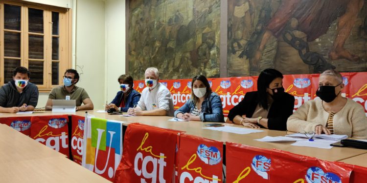 Les syndicats de services publics se sont rassemblés lundi 29 mars à la Bourse du travail de Marseille