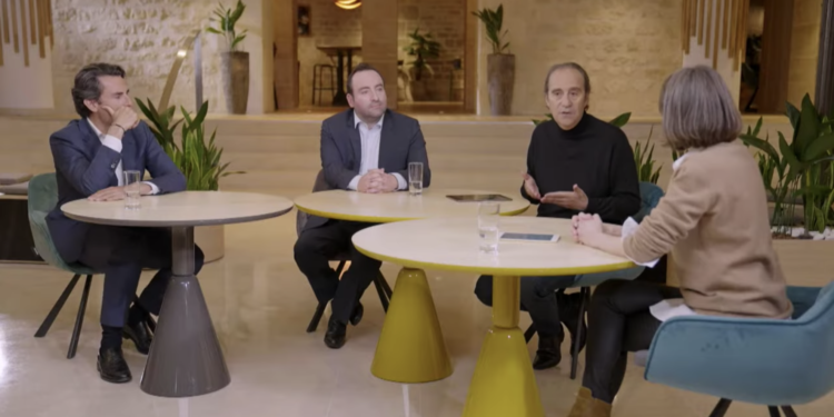 Kevin Polizzi (au centre) était aux côtés de Xavier Niel et de Thomas Reynaud, le directeur général de Free pour le lancement de Free Pro (Crédit Free)