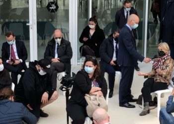 Macha Makeïeff prend la parole vendredi 5 mars pour proposer de lancer Le Quai des étudiants à La Criée (Crédit Gomet'/JFE).