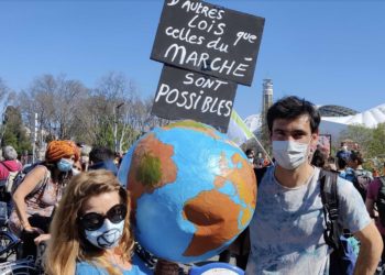 Dans la marche pour une loi climat dimanche 28 mars à Marseille (Crédit : Rémi Liogier).