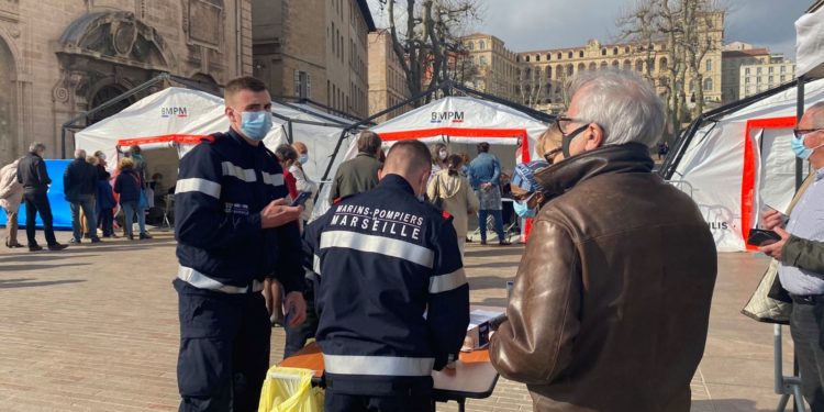 Les marins pompiers de Marseille en opération vaccination le week-end du 6 mars - crédit : Gomet'