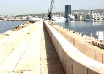La digue du large, longue de 7 kilomètres, offre un superbe panorama sur la ville et la Méditerranée (Crédit : Twitter Sebastien Barles)